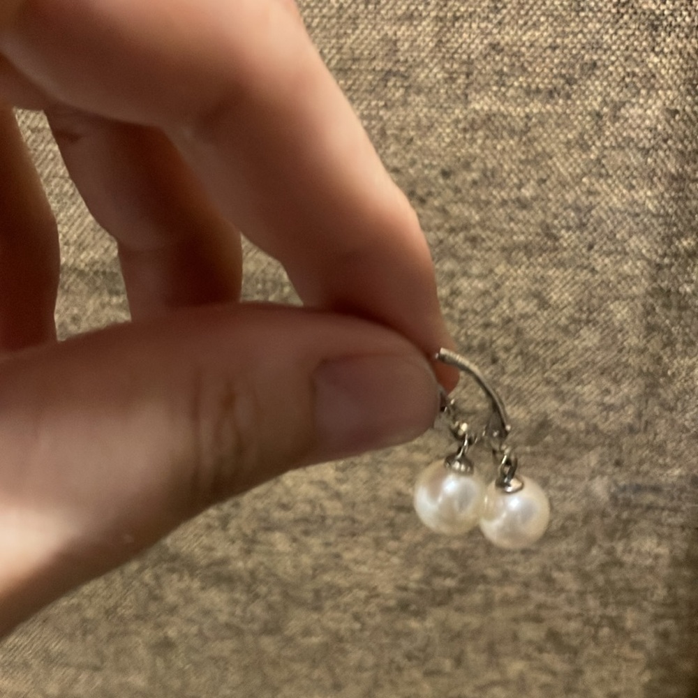 Cultured pearl drop earrings on 14k white gold hooks - Picture 2 of 2